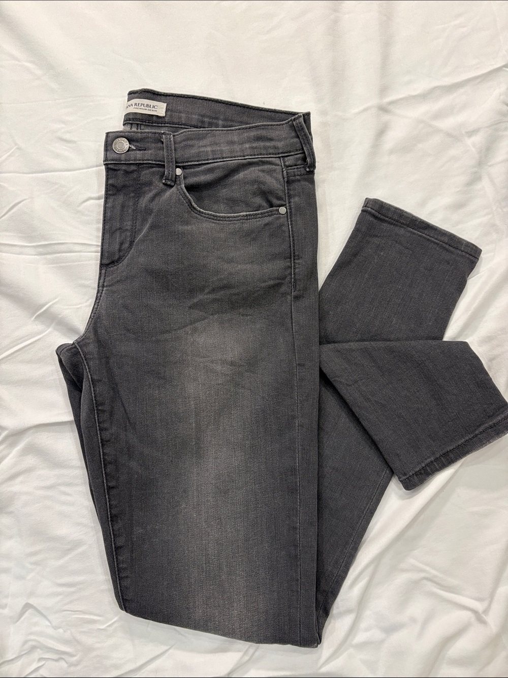 Banana Republic Women's Skinny Jeans in Washed Black Size 28
